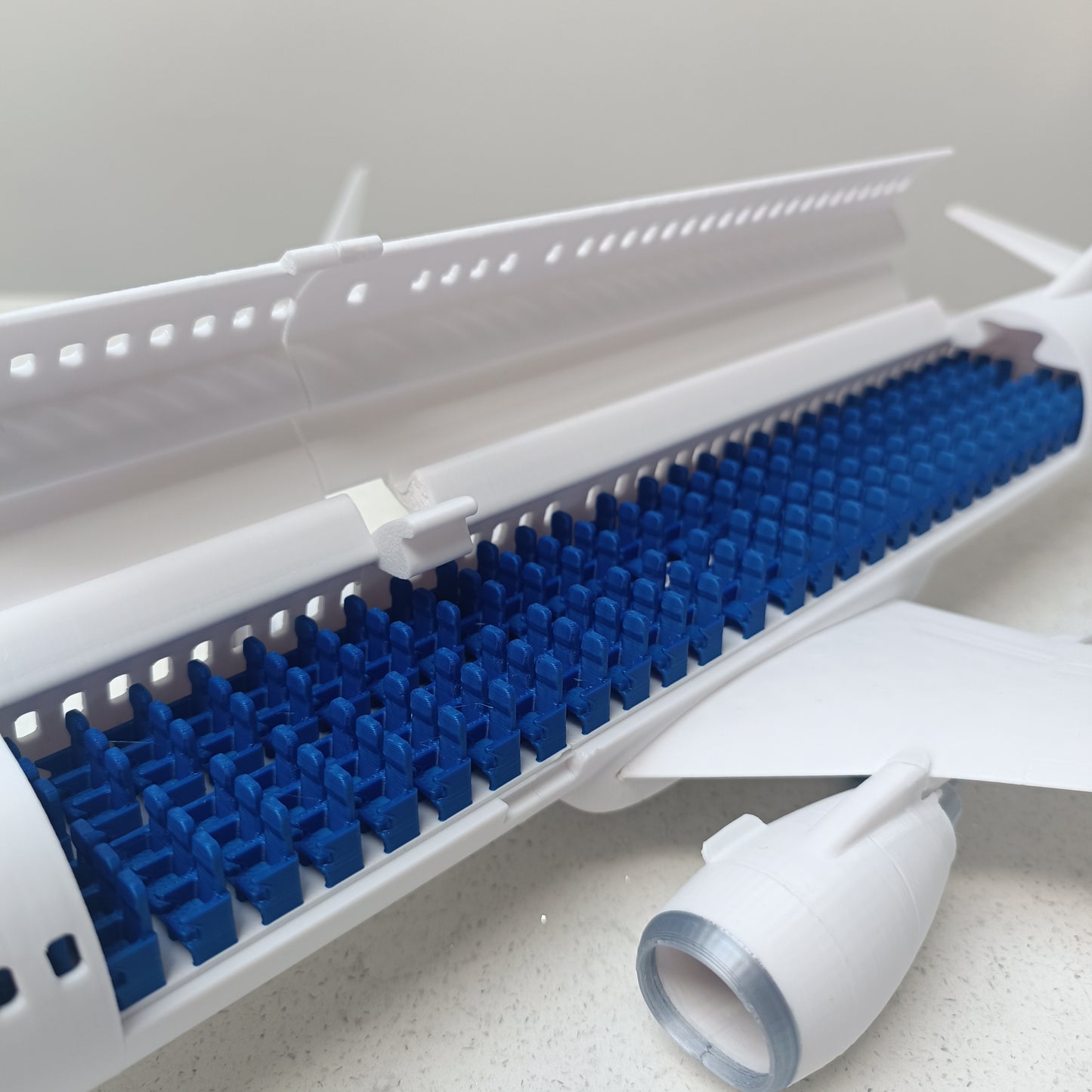 737-800 style aircraft model (1/80 scale) – Magnetic Cockpit