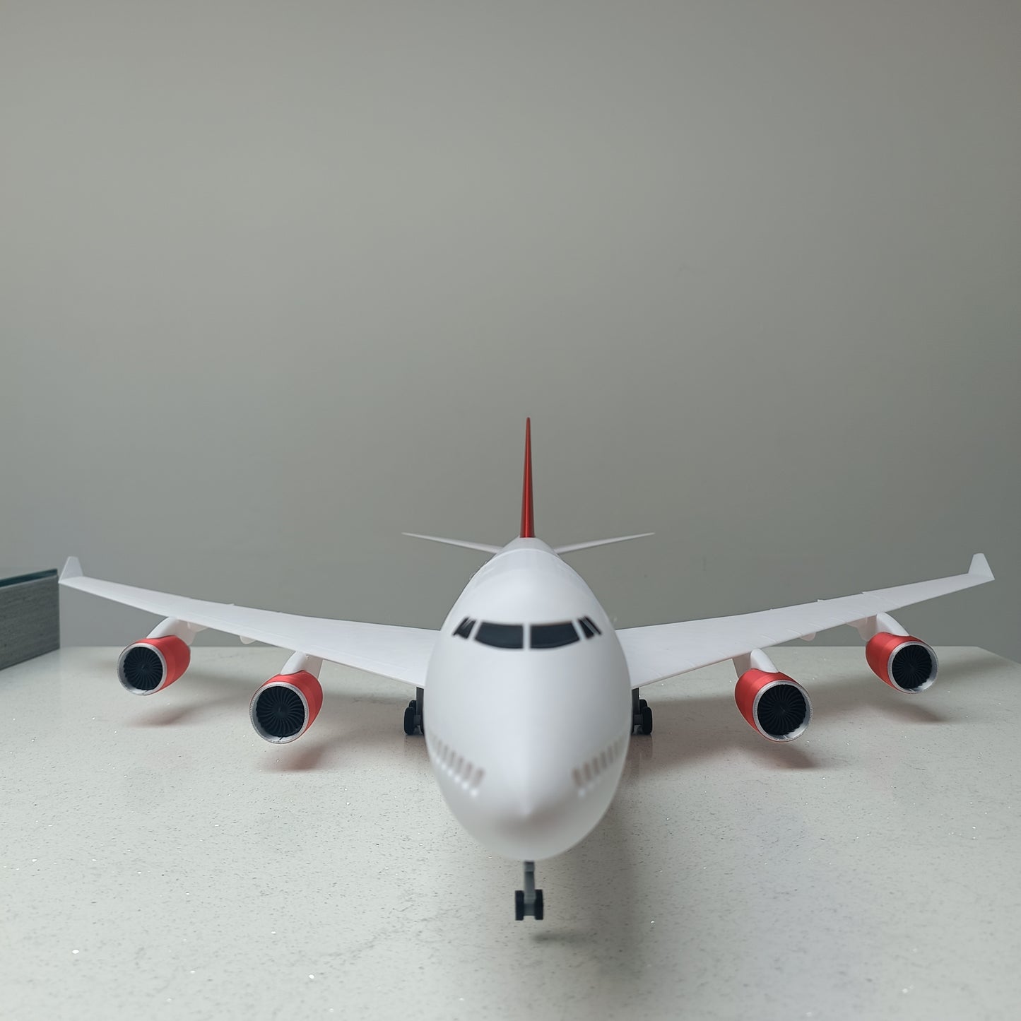 747 - 400 (1/100 scale) style aircraft model replica
