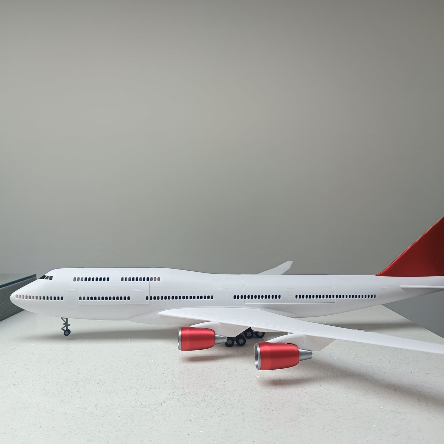 747 - 400 (1/100 scale) style aircraft model replica