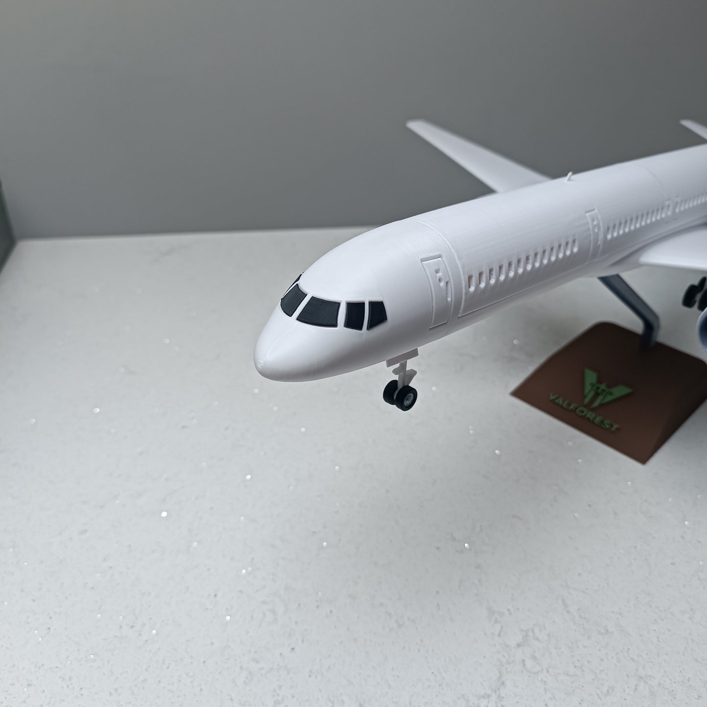 757-200 style aircraft model (1/80 scale)