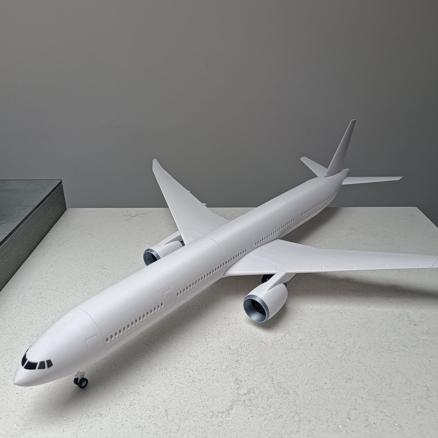 777-300er - style model plane (1/144 scale)