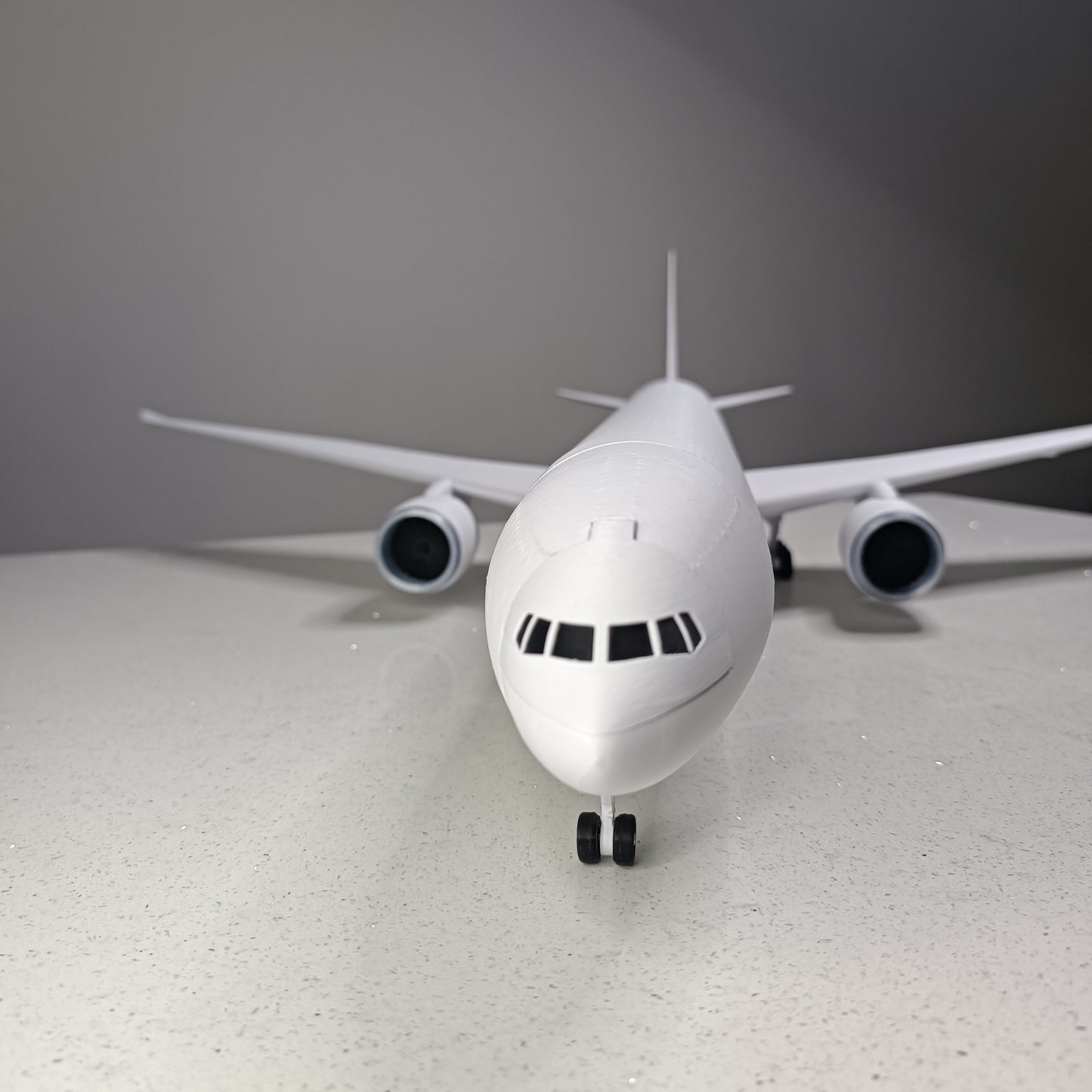 777-300er - style model plane