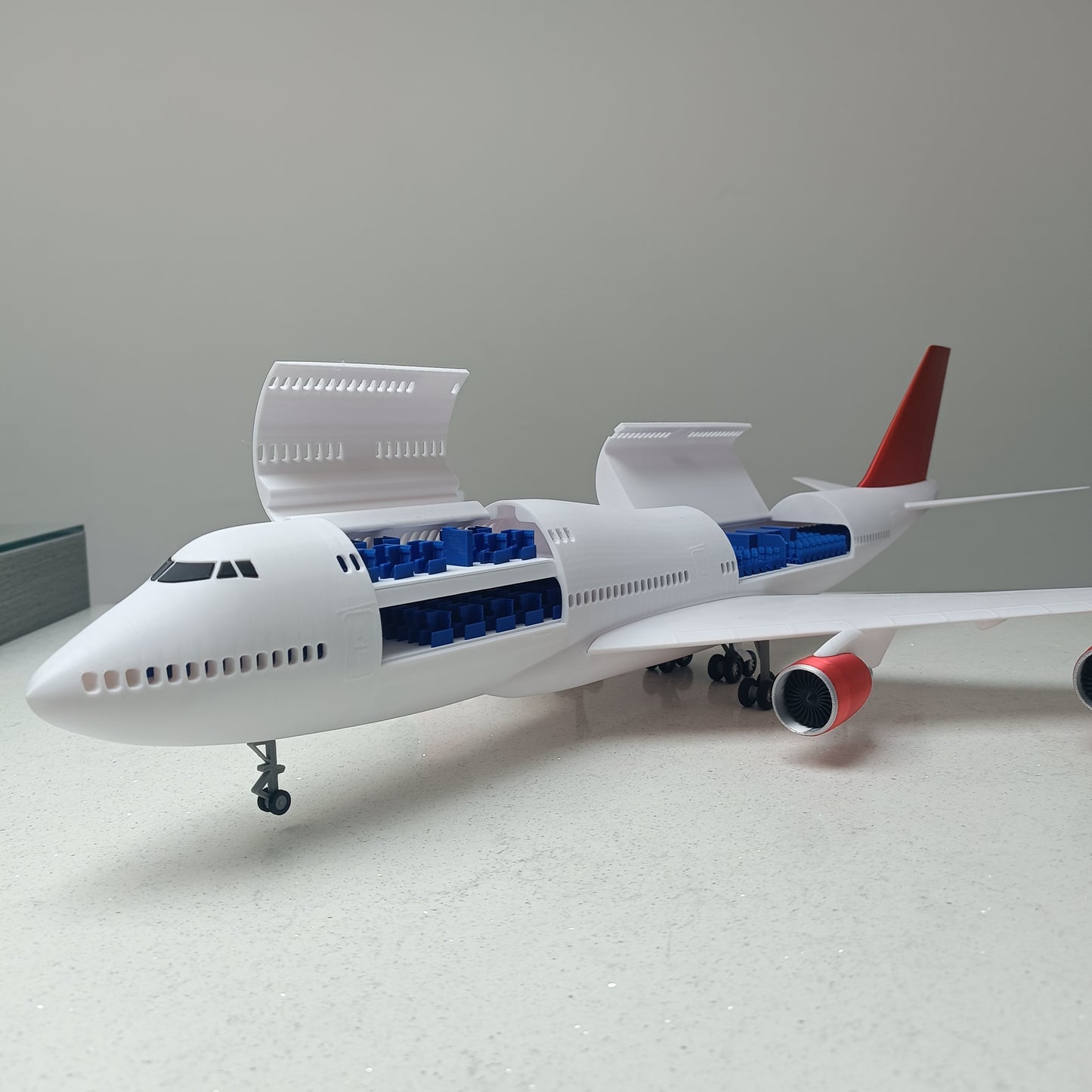 747 - 400 (1/100 scale) style aircraft model replica