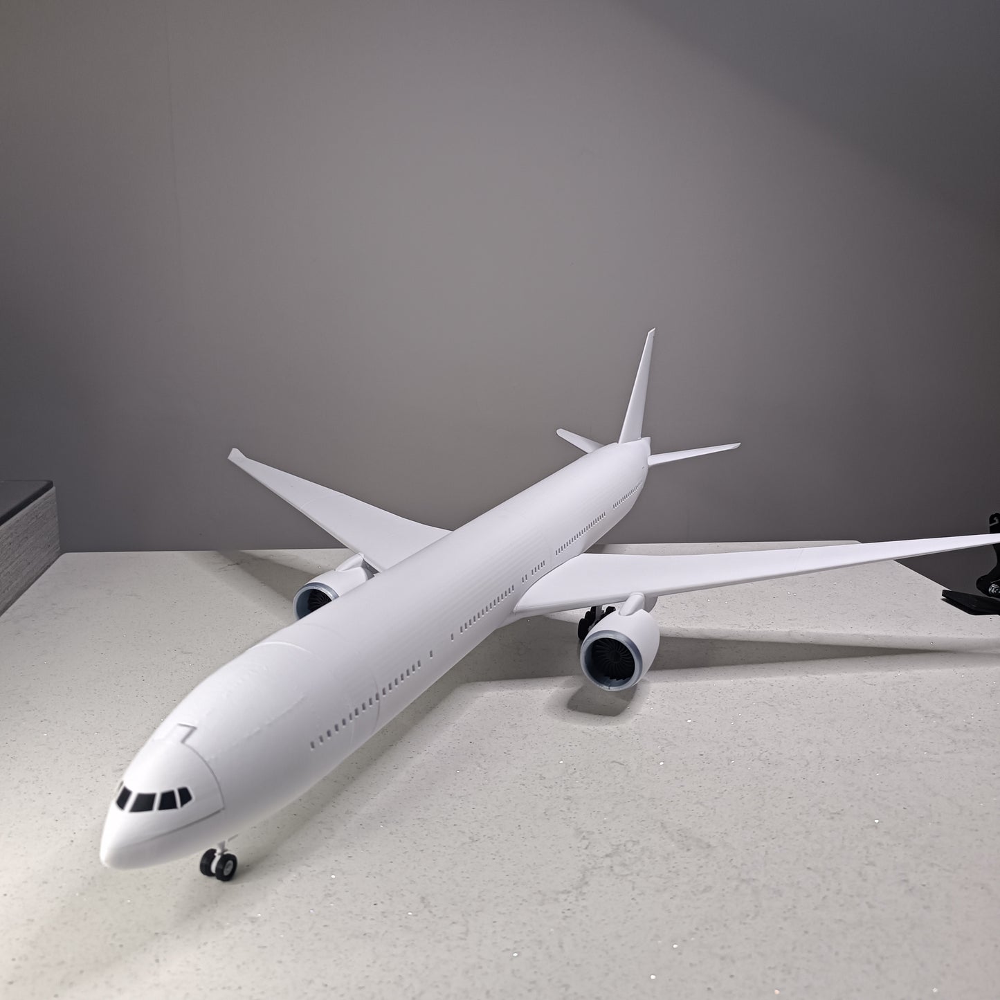 777-300er - style model plane