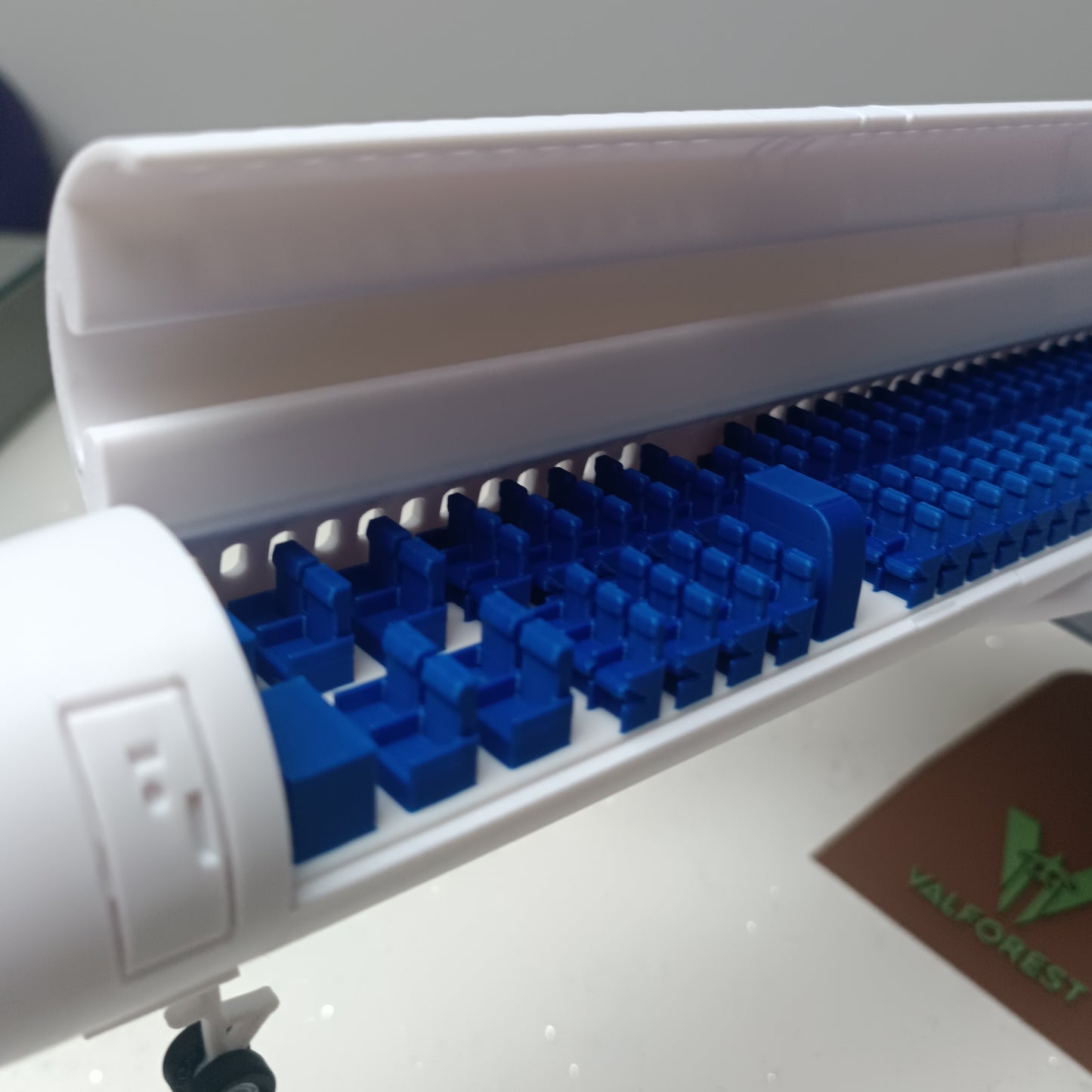 757-200 style aircraft model (1/80 scale)