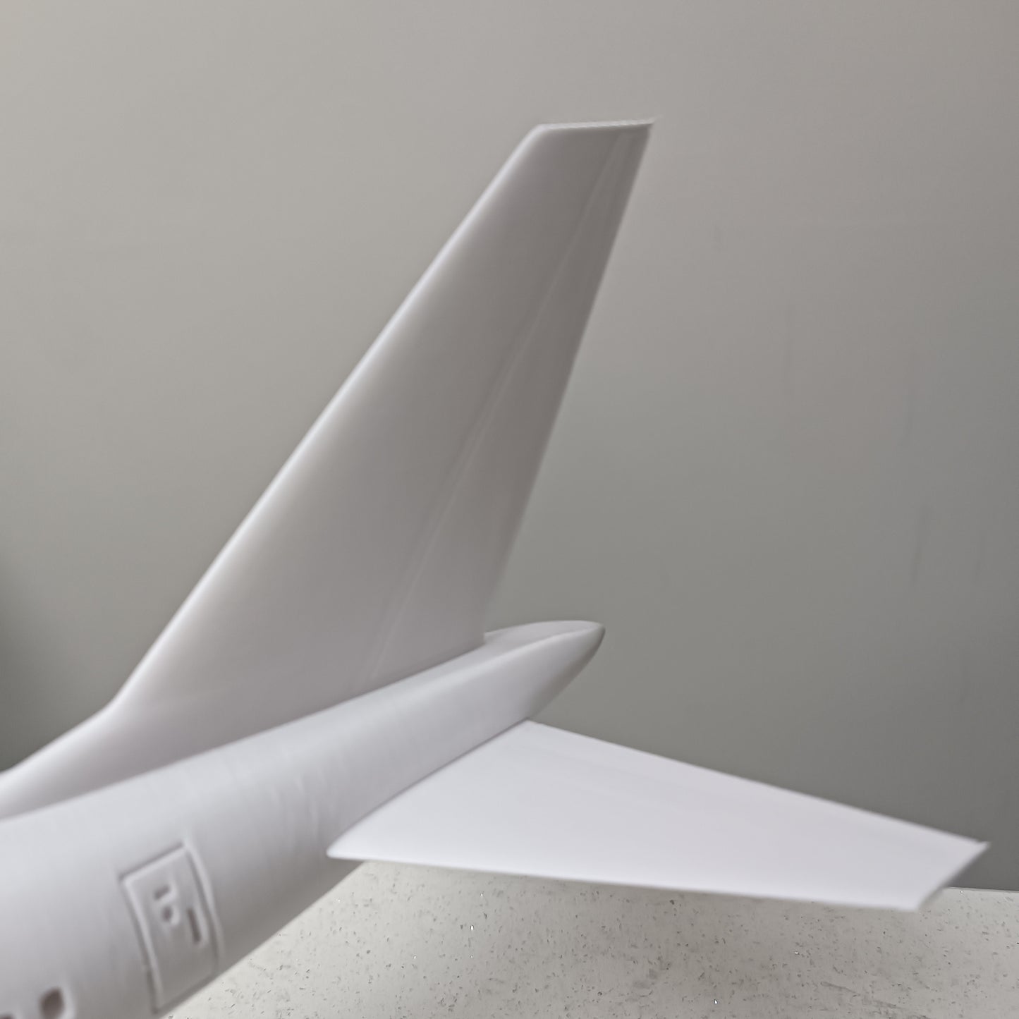 757-200 style aircraft model (1/80 scale)