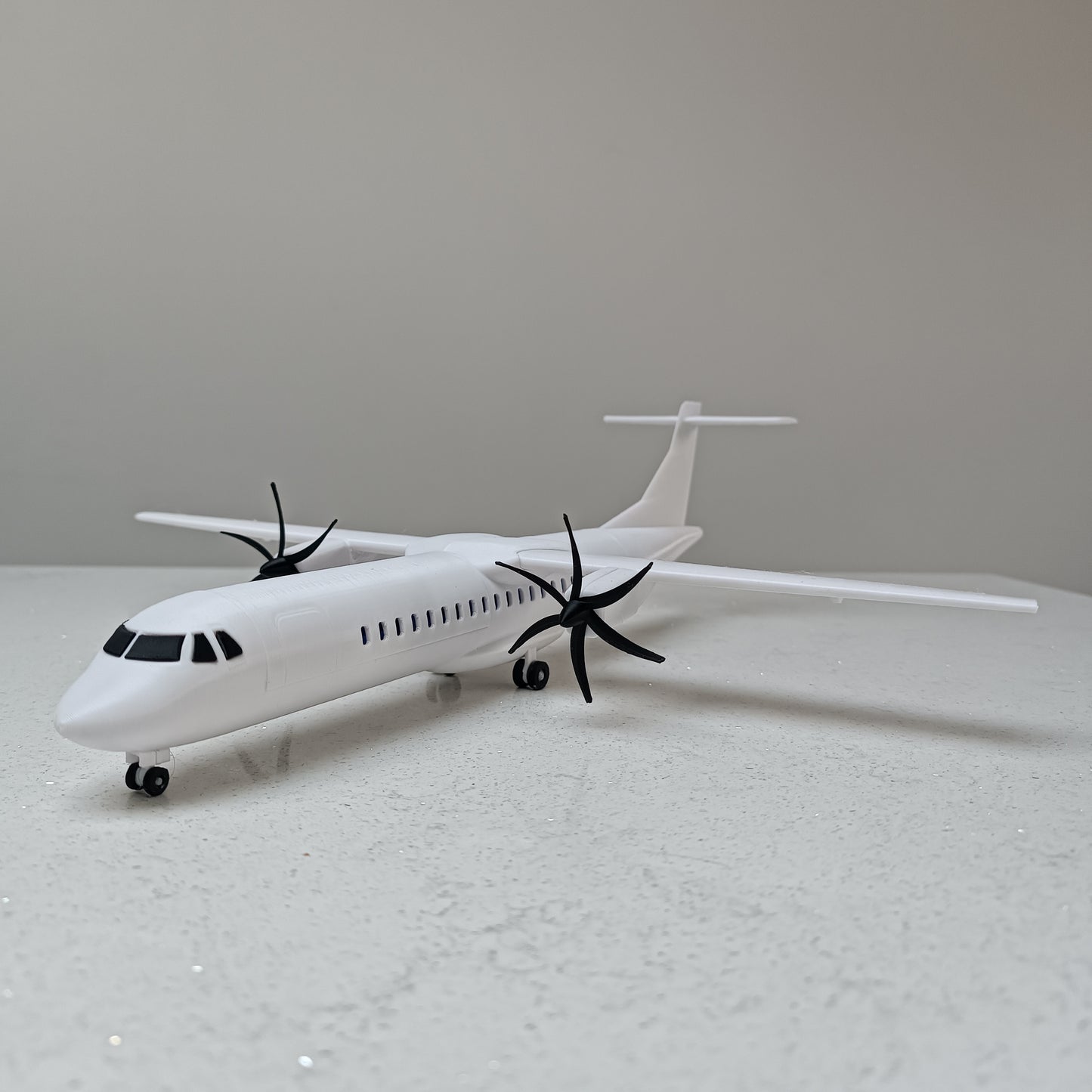 ATR 72-600 style aircraft model replica (1/80 scale)