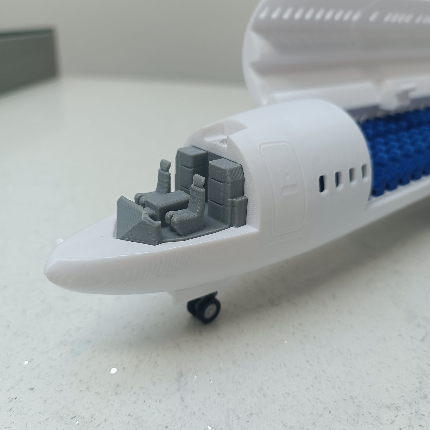 737-800 style aircraft model (1/80 scale) – Magnetic Cockpit