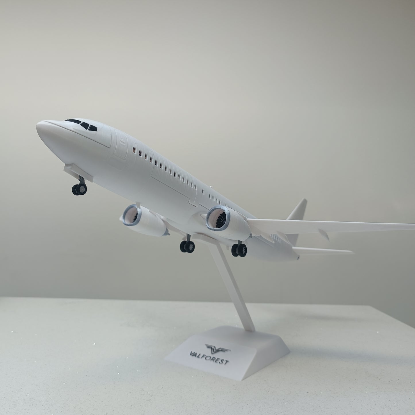 737-800 style aircraft model (1/80 scale) – Magnetic Cockpit