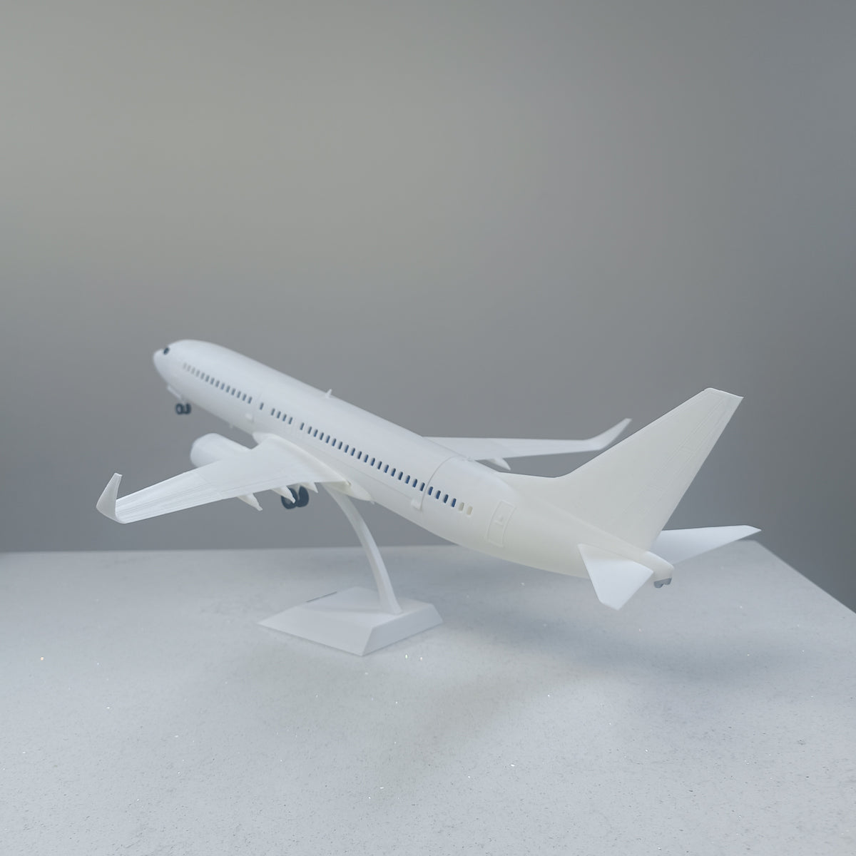 737-800 style aircraft model (1/80 scale) – Magnetic Cockpit