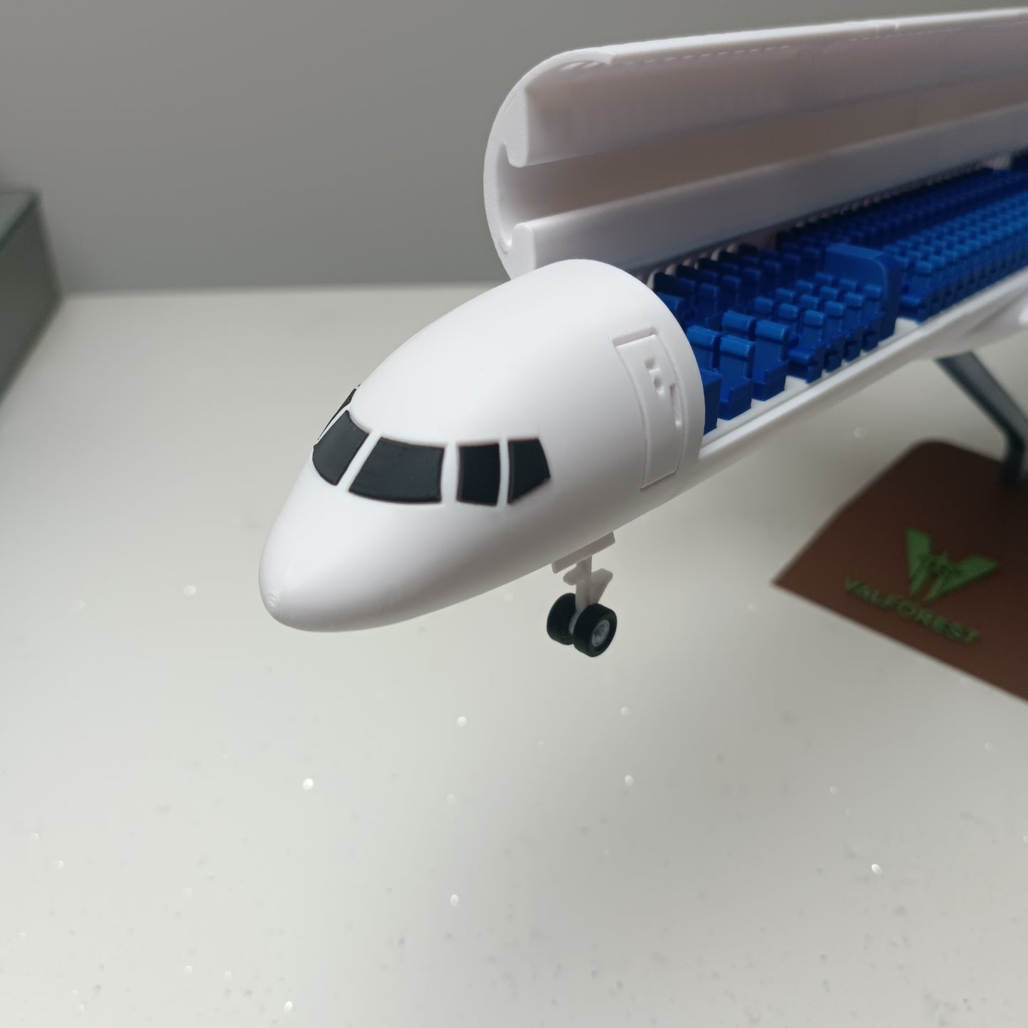 757-200 style aircraft model (1/80 scale)