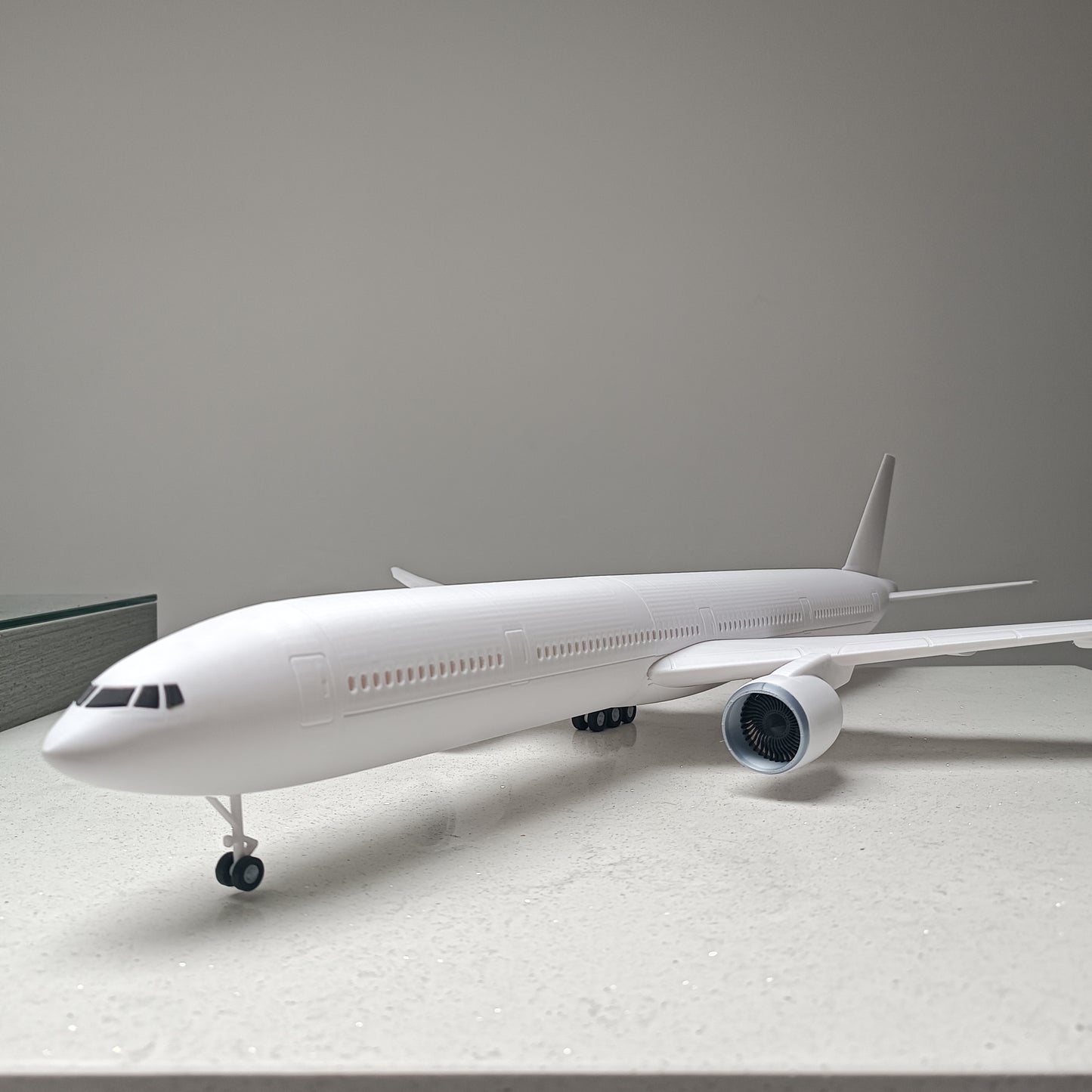 777-300er - style model plane (1/144 scale)