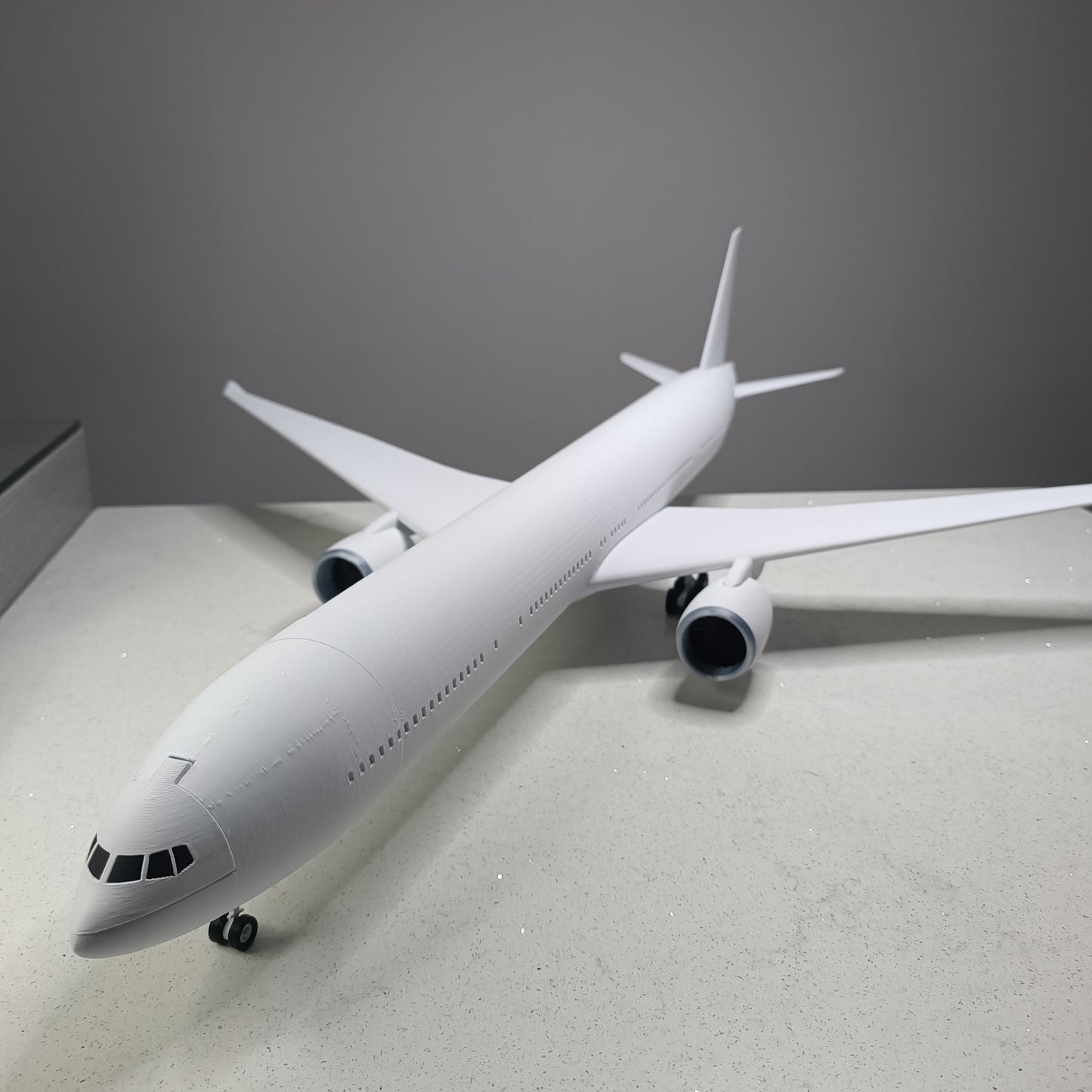 777-300er - style model plane
