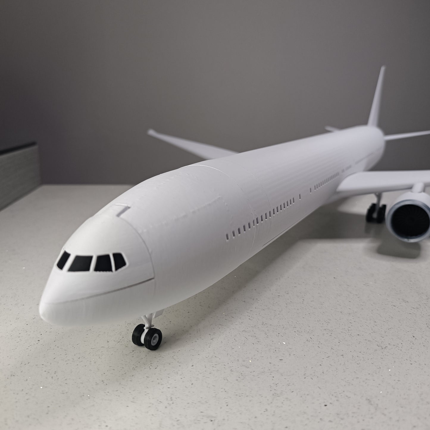 777-300er - style model plane