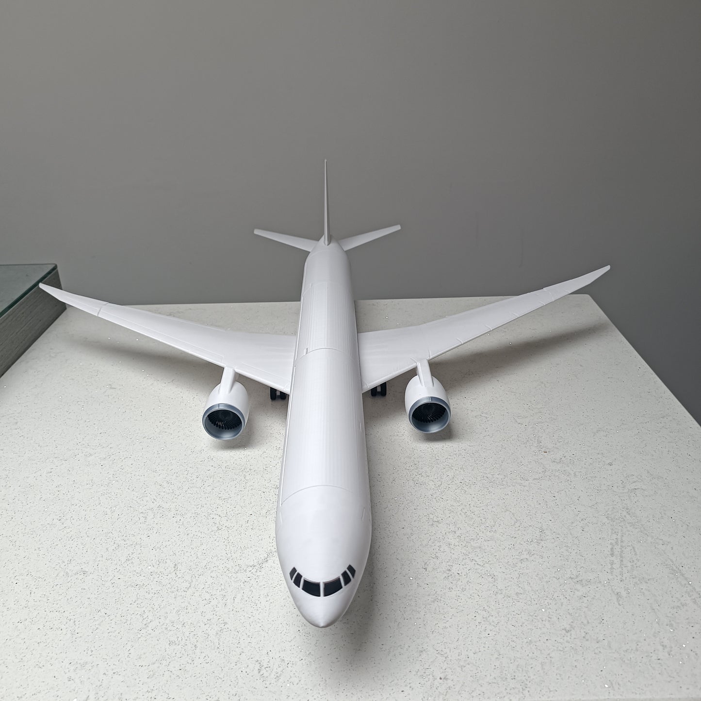 777-300er - style model plane (1/144 scale)