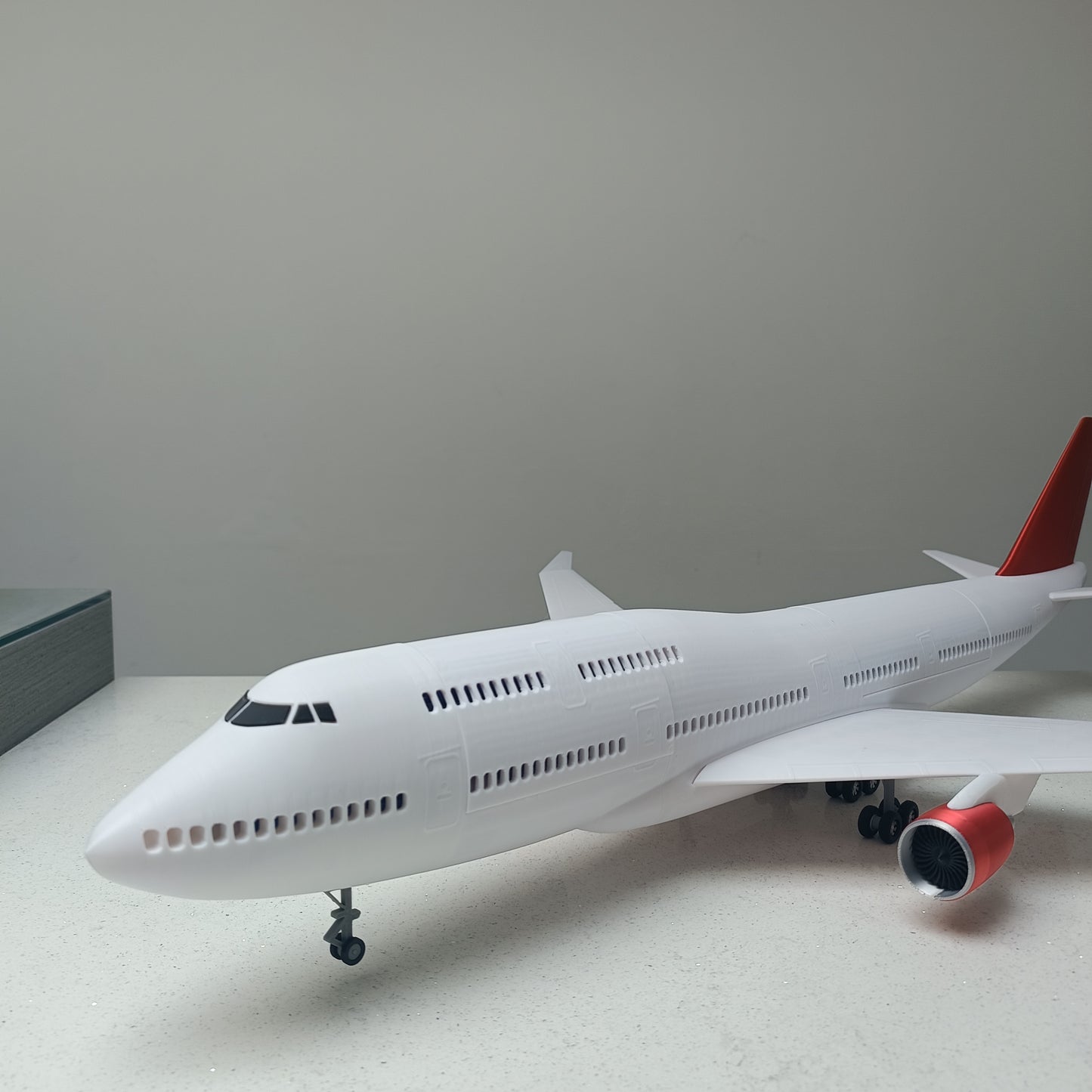 747 - 400 (1/100 scale) style aircraft model replica