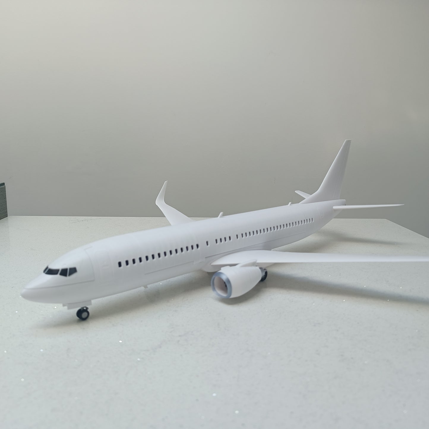 737-800 style aircraft model (1/80 scale) – Magnetic Cockpit