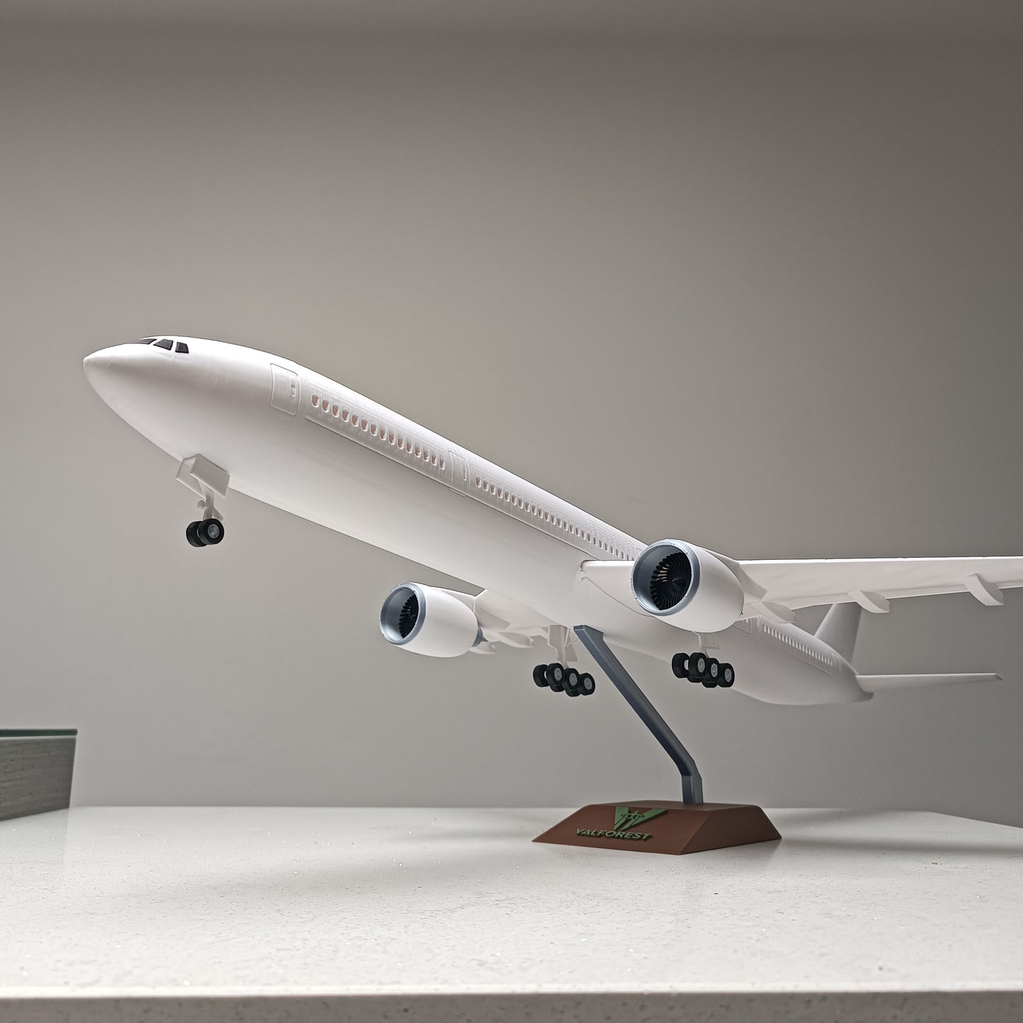 777-300er - style model plane (1/144 scale)