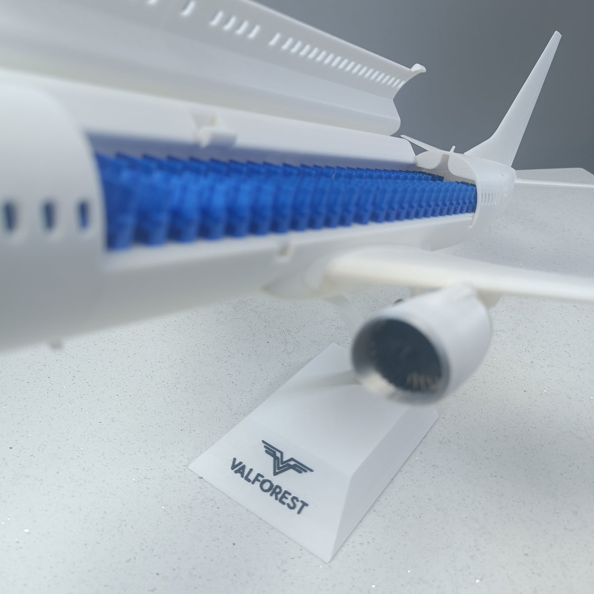 737-800 style aircraft model (1/80 scale) – Magnetic Cockpit
