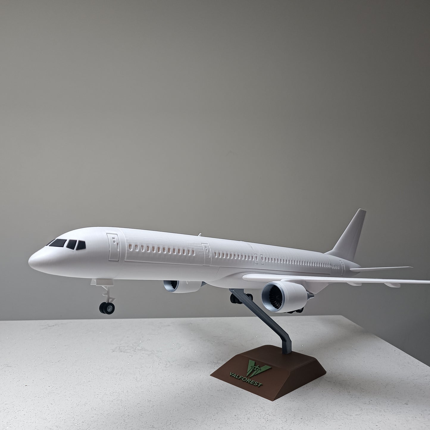 757-200 style aircraft model (1/80 scale)