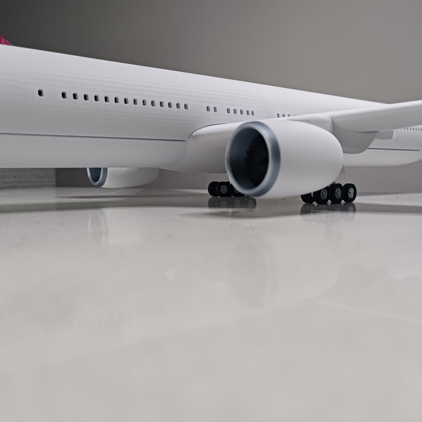 777-300er - style model plane