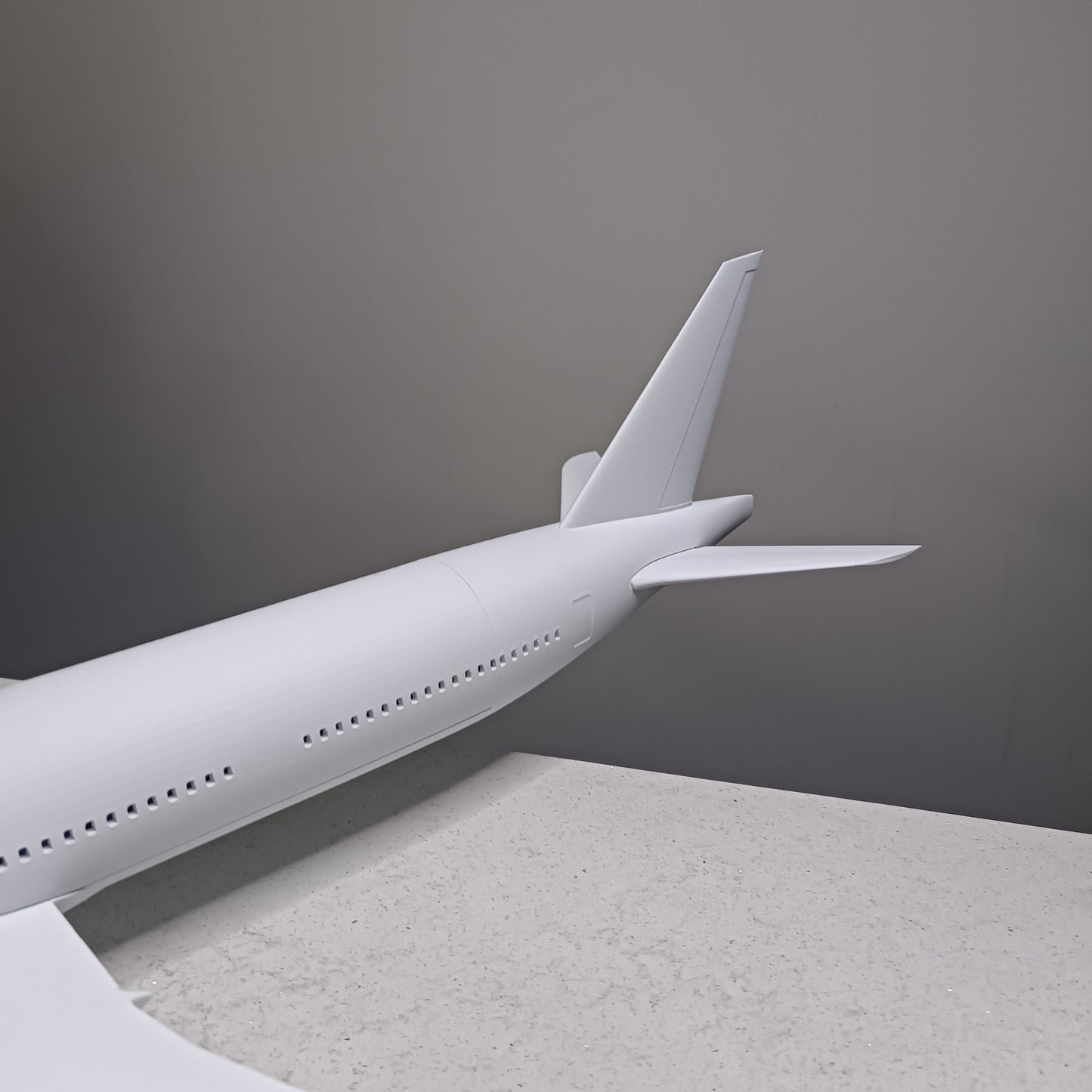 777-300er - style model plane