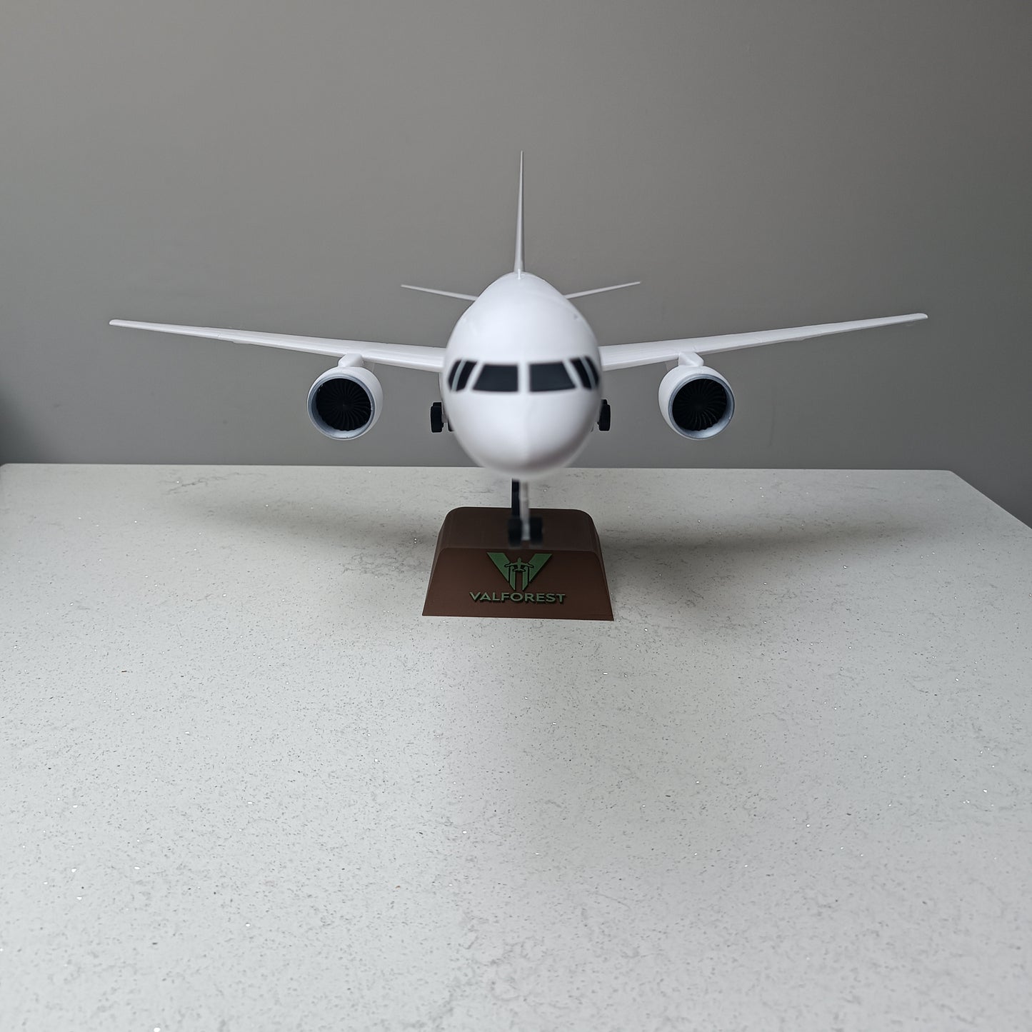 757-200 style aircraft model (1/80 scale)