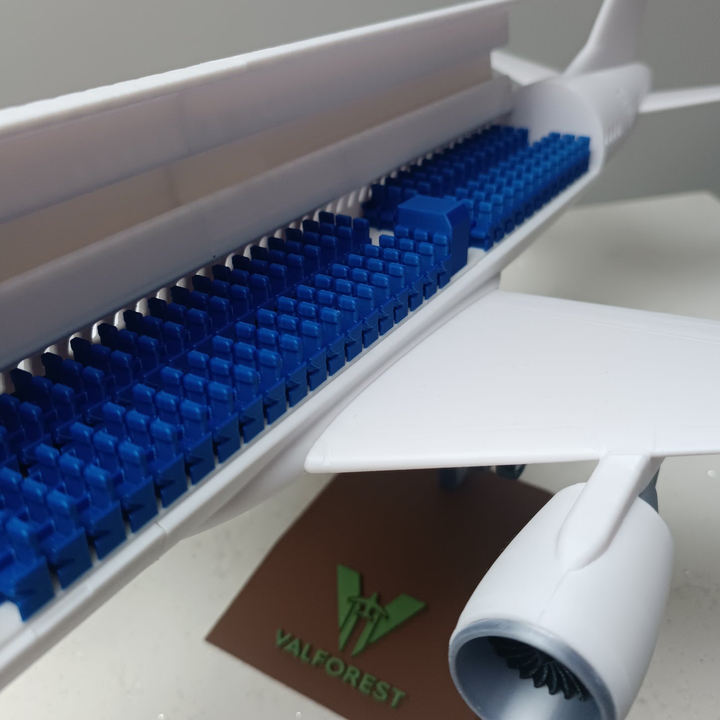 757-200 style aircraft model (1/80 scale)
