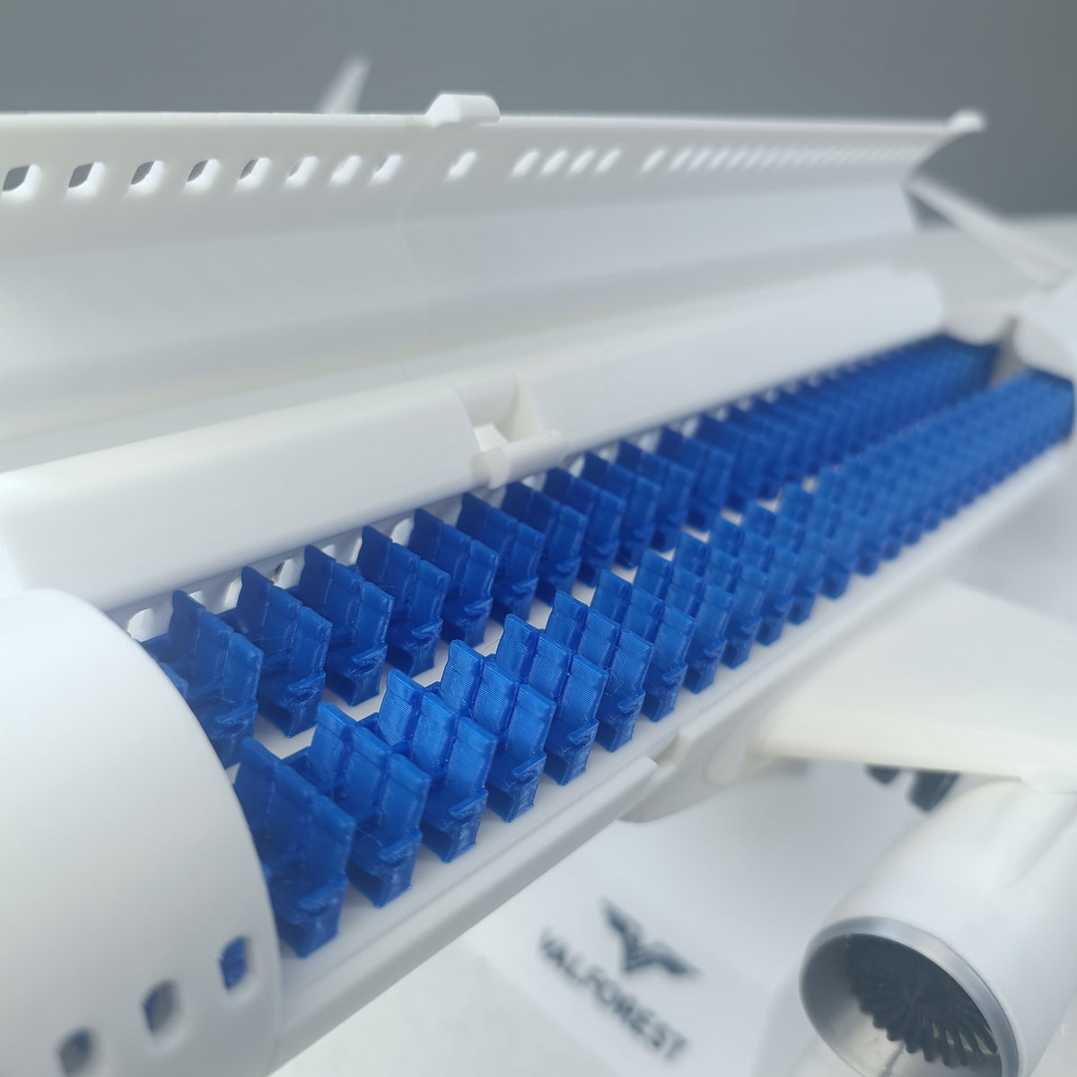 737-800 style aircraft model (1/80 scale) – Magnetic Cockpit