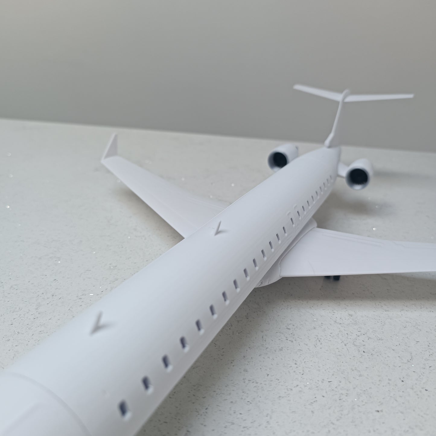 CRJ-900 style aircraft model replica (1/80 scale)