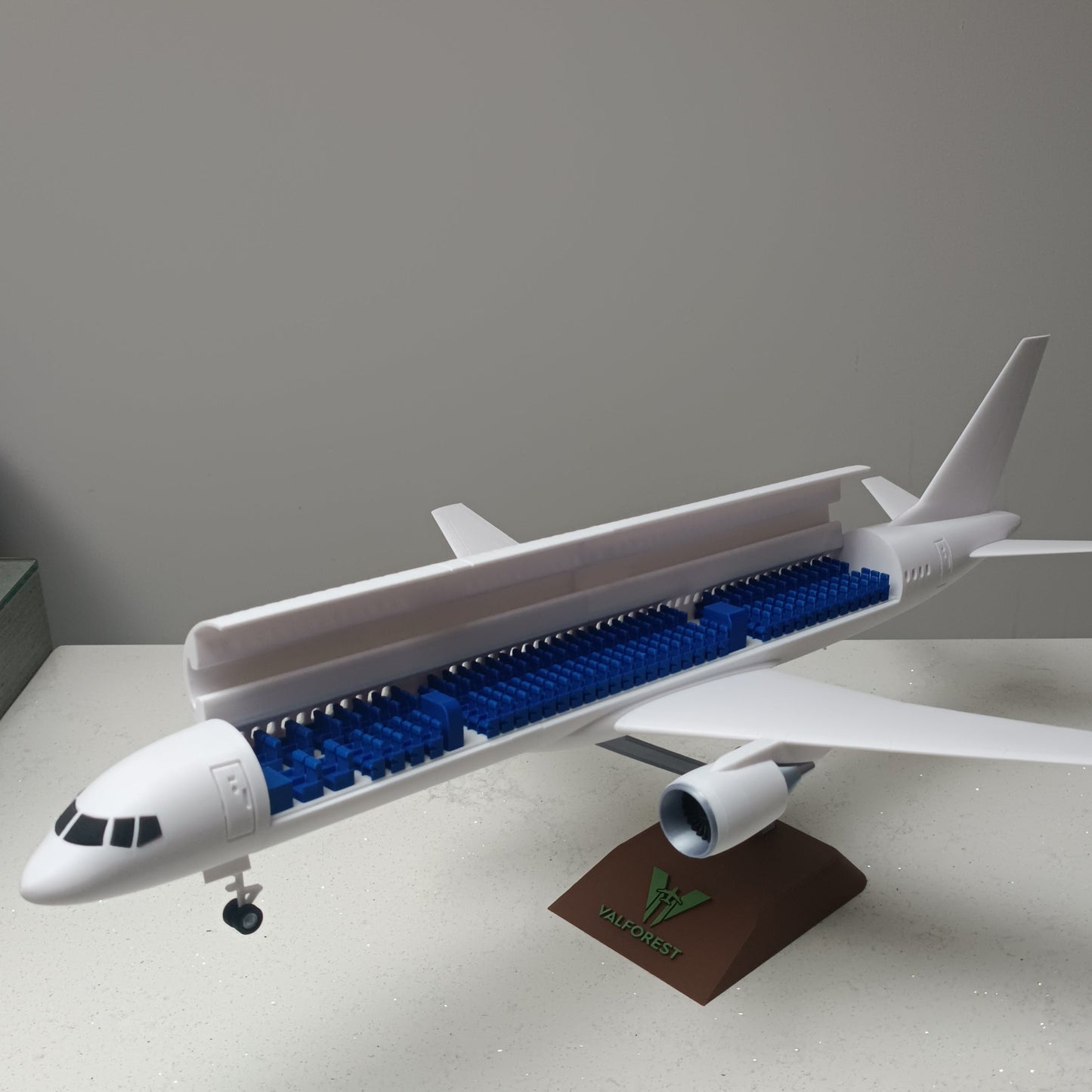 757-200 style aircraft model (1/80 scale)