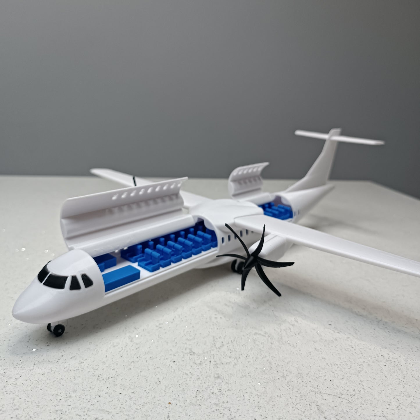 ATR 72-600 style aircraft model replica (1/80 scale)
