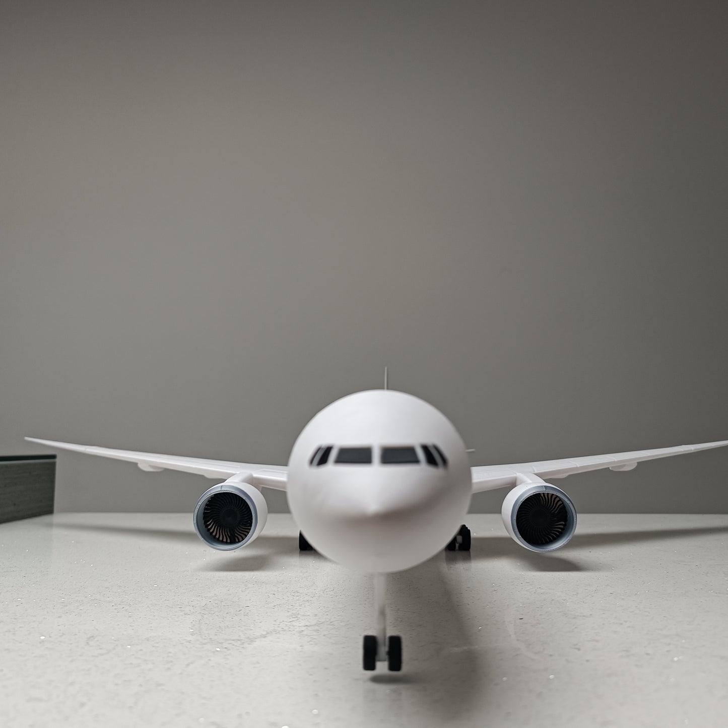 777-300er - style model plane (1/144 scale)