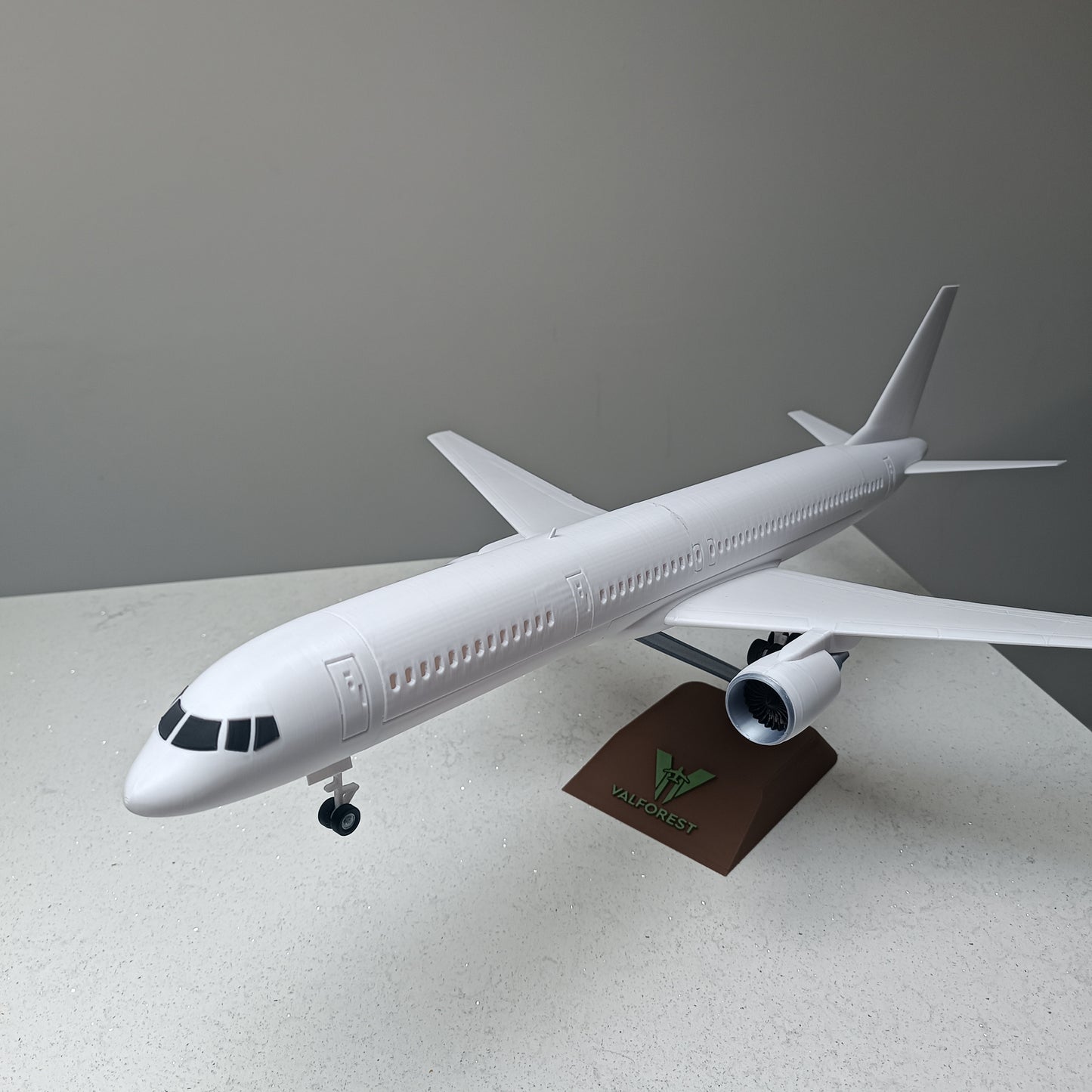 757-200 style aircraft model (1/80 scale)